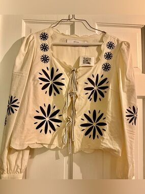 NWT Long Sleeve Navy & Cream Floral Embroidered Front Tie Top, Boho Style, Sz S